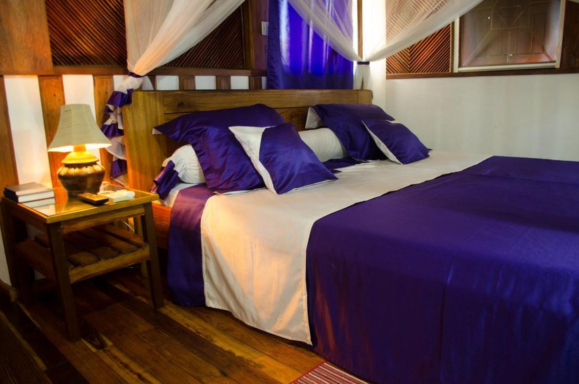 Edena Kely Hotel Mahajanga Exterior photo